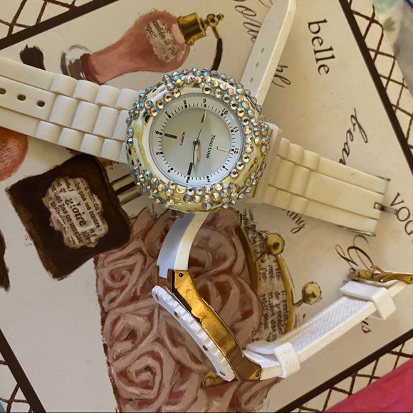 Watches - Picture 3 of 4